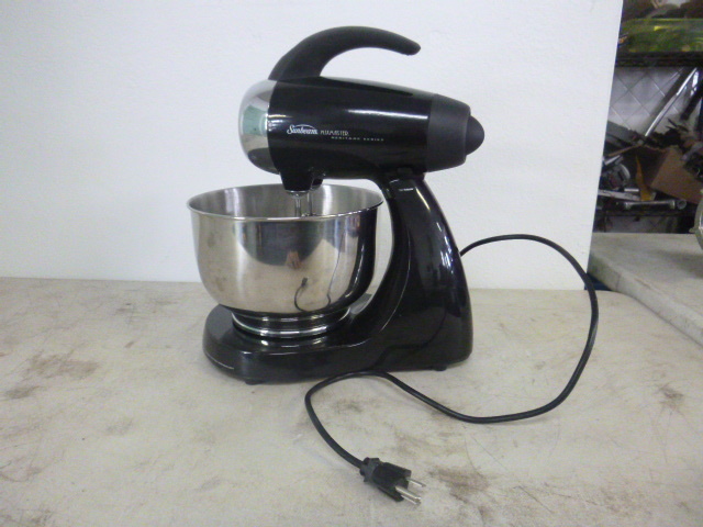 lot 473 image: Sunbeam Mix Master Heritage Series Electric Mixer