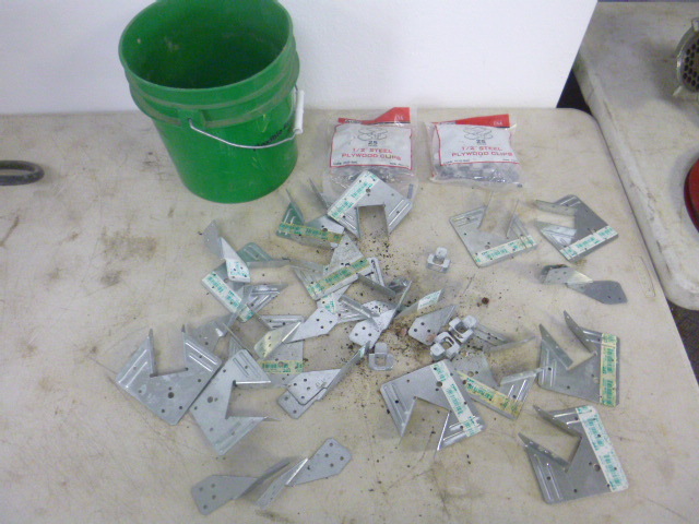 lot 475 image: Miscellaneous Hardware