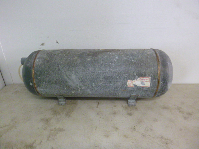 lot 483 image: Travel Trailer Water Tank