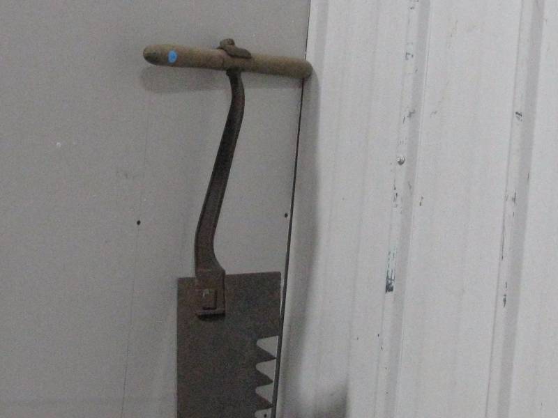 Vintage Ice Saw Antique & Collectible Consignment 9 KBID