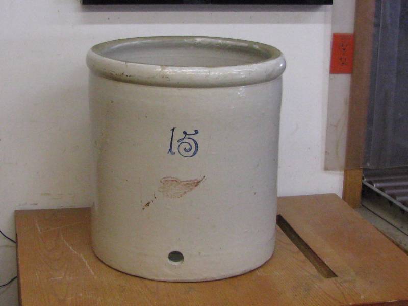 lot 4 image: Red Wing 15 Gl. Double Bung Crock
