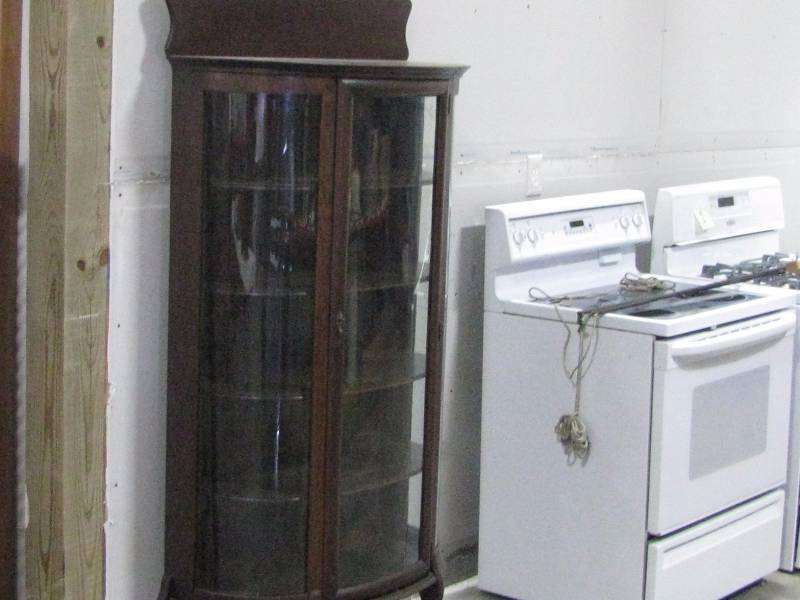 lot 5 image: Antique Curved Glass Hutch