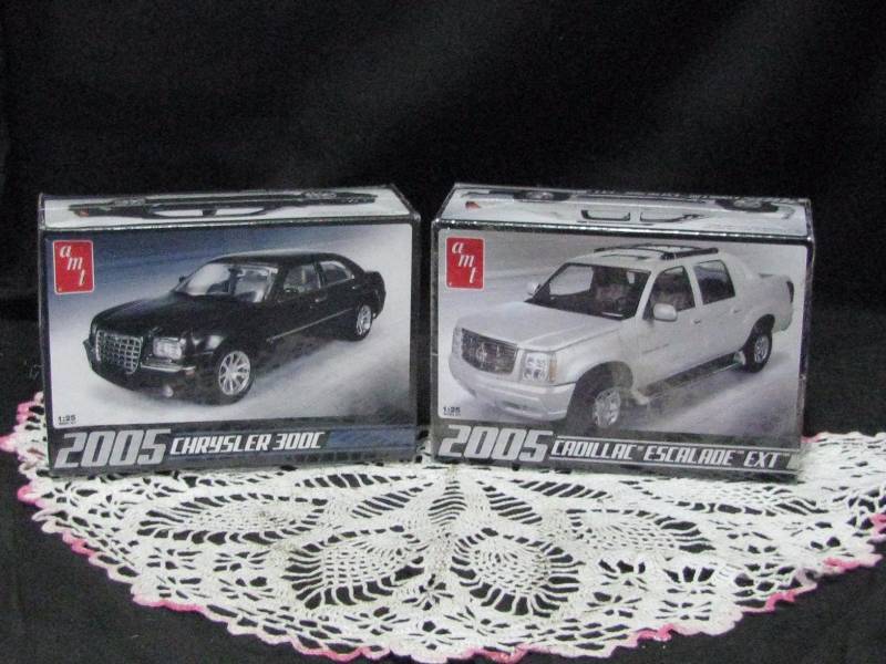 lot 12 image: Model Cars