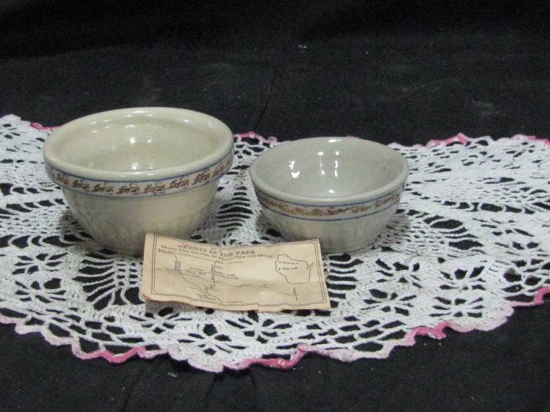 lot 16 image: Red Wing Artist in the Park 1991 Spongeware bowls