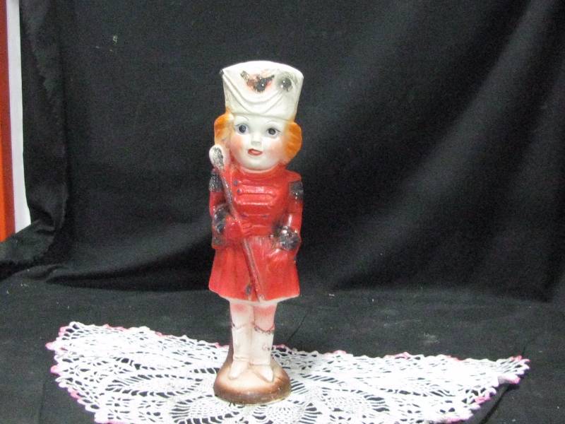 lot 21 image: Chalk Ware Majorette