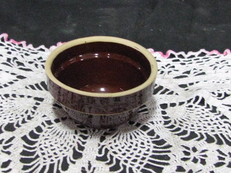 lot 37 image: USA 5 Crock Bowl