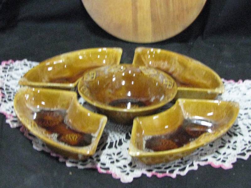 lot 40 image: Wade of Calif. RelishDip Trays