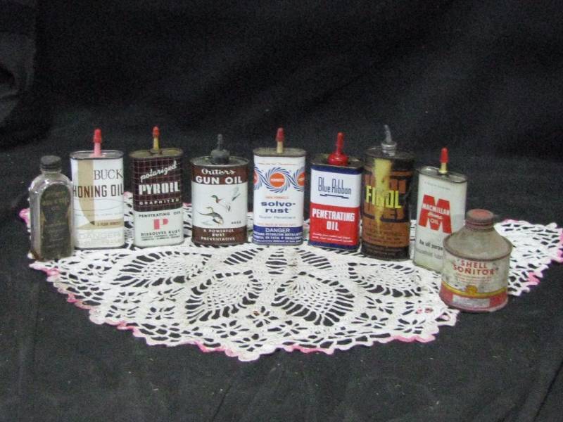 lot 60 image: Oil Cans
