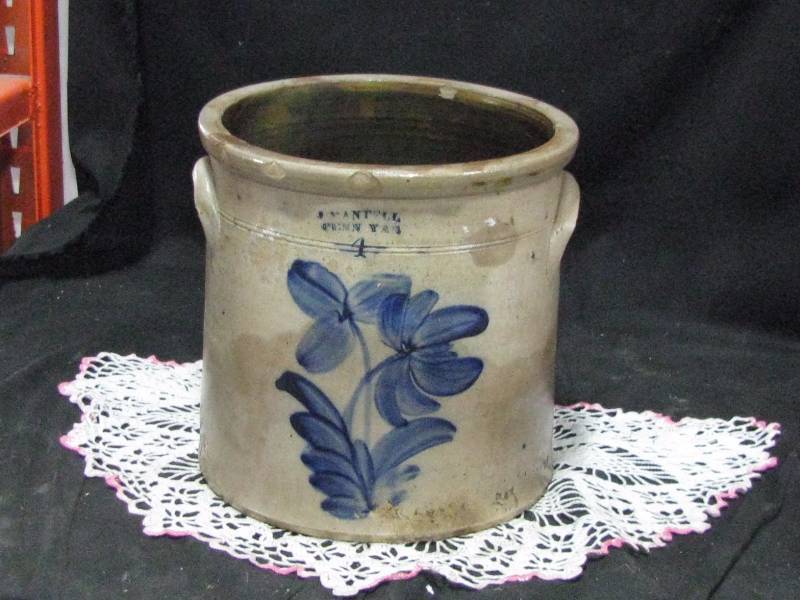 lot 66 image: Eastern US 4 gl Salt Glaze Crock