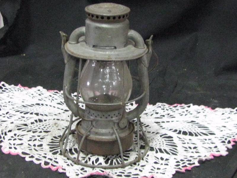 lot 70 image: Dietz Vesta Lantern