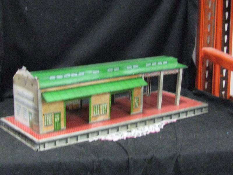 lot 82 image: Metal Freight Depot