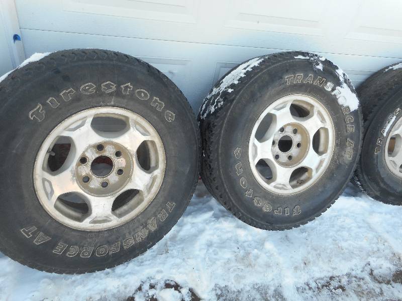 lot 2 image: SET OF 4 CHROME RIMS