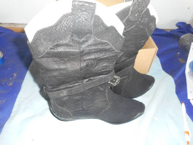 lot 6 image: SIZE 8 12 SUEDE LEATHER BOOTS