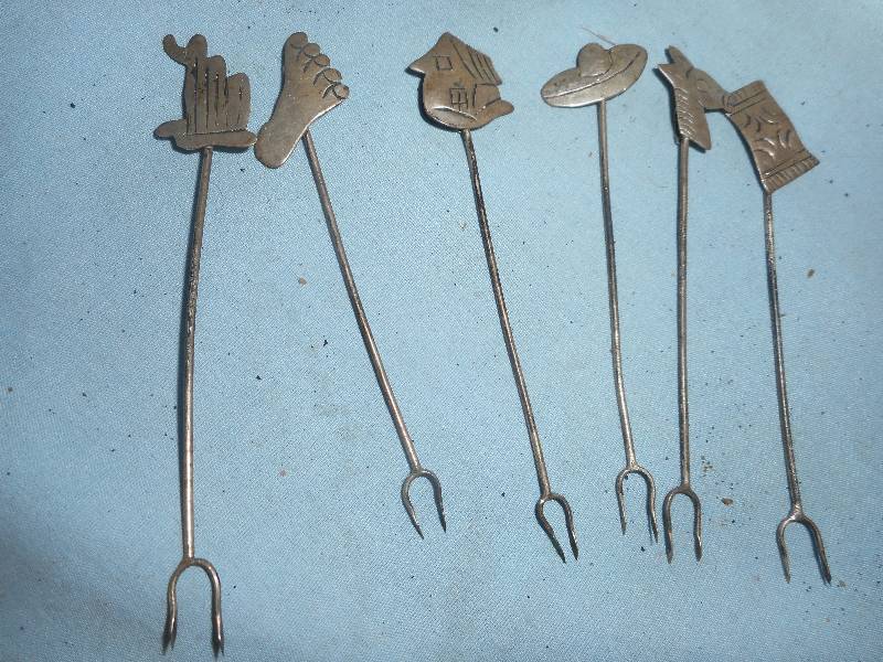 lot 8 image: SET OF 6 STERLING SILVER TINY FORKS