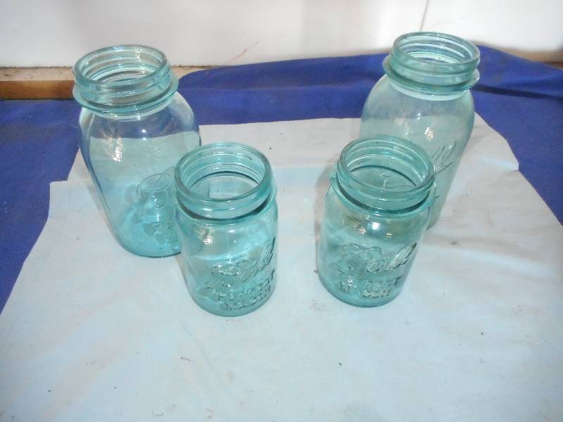 lot 20 image: 4 VINTAGE BALL JARS