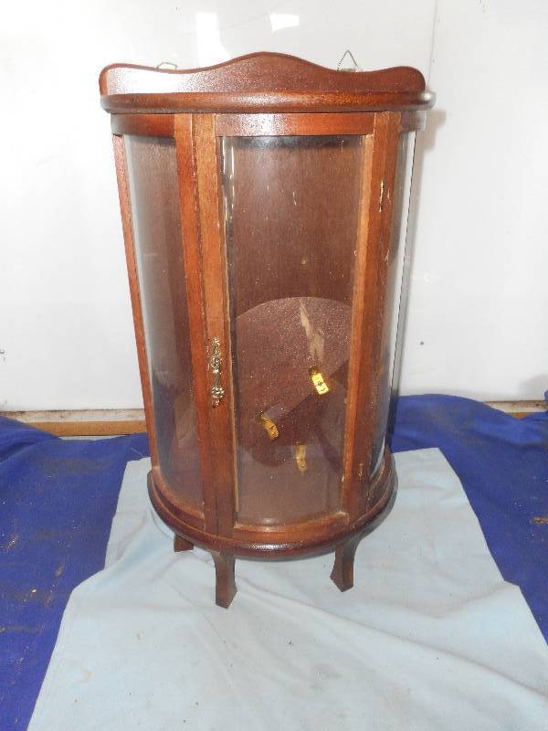 lot 23 image: MINI CURRIO CABNET