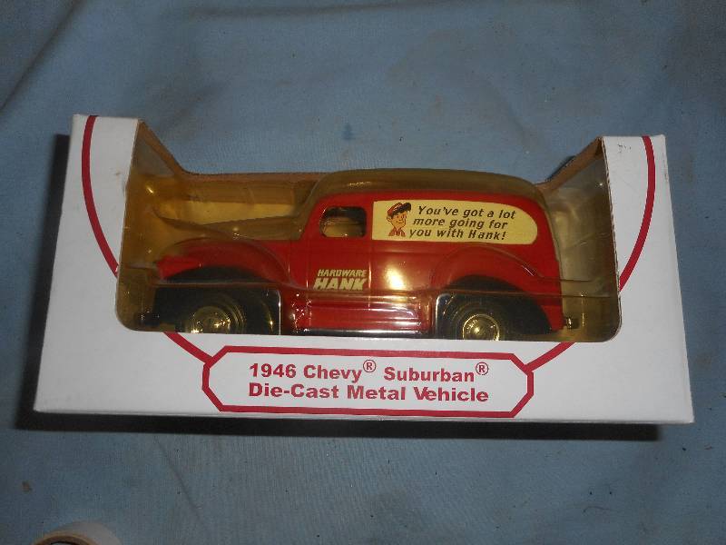 lot 32 image: COLLECTIBLE DIE CAST HARD WARE HANK SUBURBAN