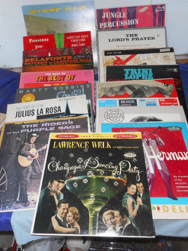 lot 35 image: 17 COLLECTIBLE RECORDS