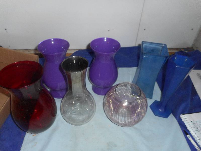 lot 46 image: 7 VASES