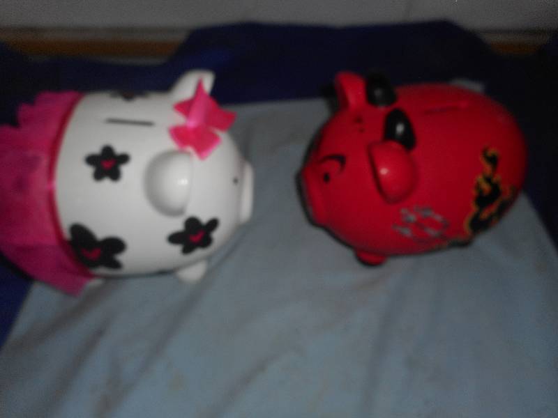lot 61 image: 2 COLLECTIBLE GLASS PIGGY BANKS