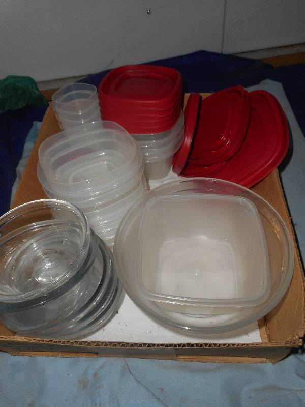 lot 71 image: PLASTIC BOWLS AND COVERS