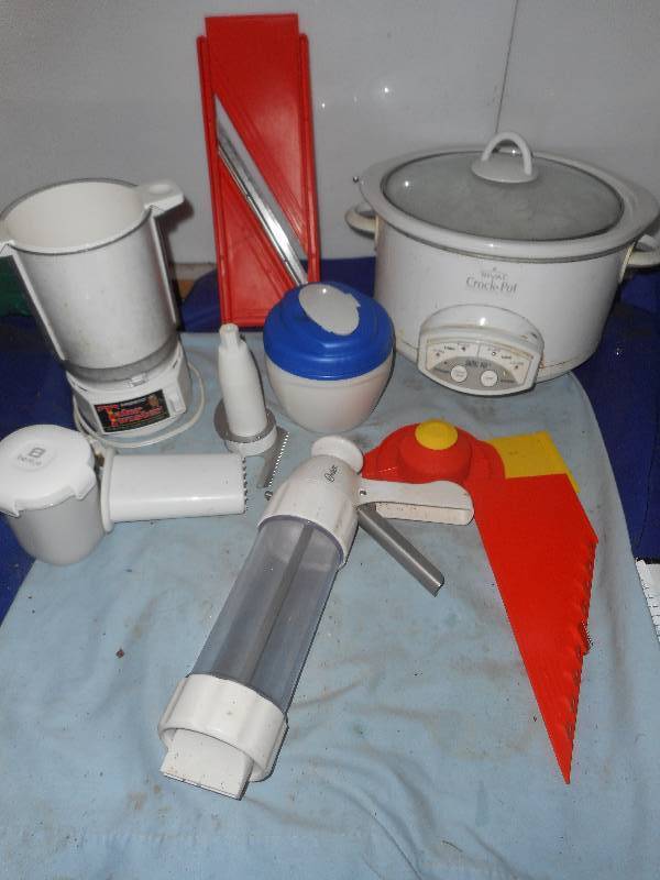 lot 82 image: MISC KITCHEN WARES