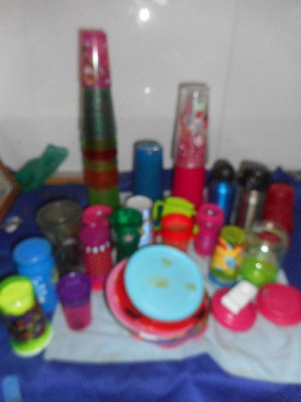 lot 83 image: PLASTIC WARE