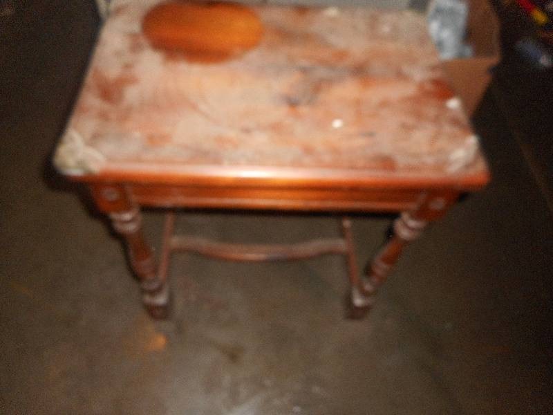 lot 84 image: VINTAGE TABLE