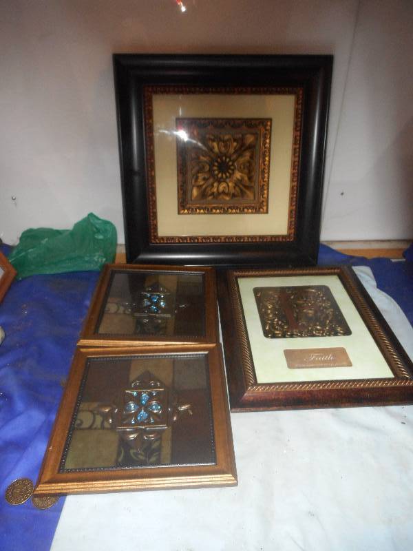 lot 85 image: 4 WALL HANGINGS