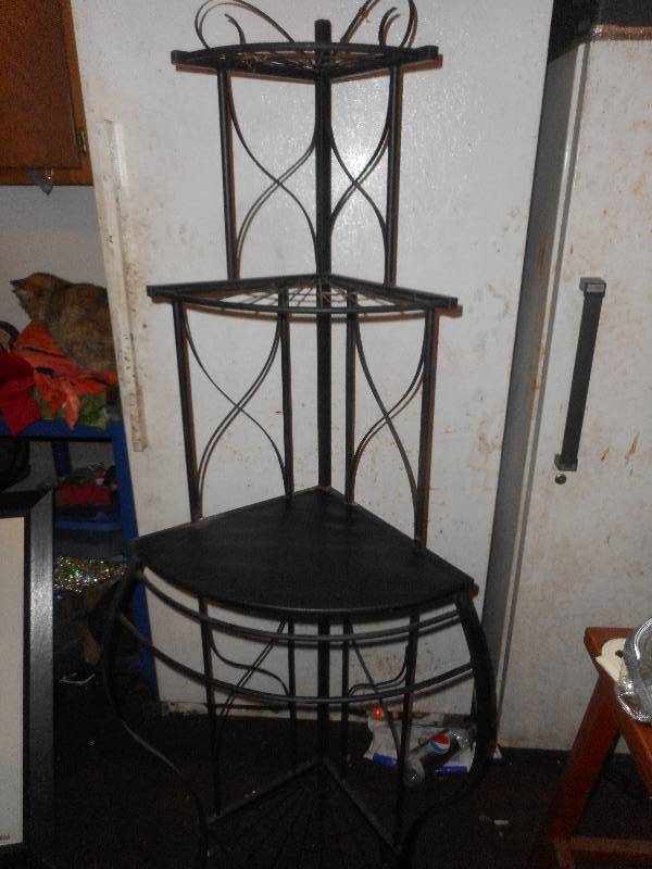 lot 90 image: VINTAGE PLANT STAND
