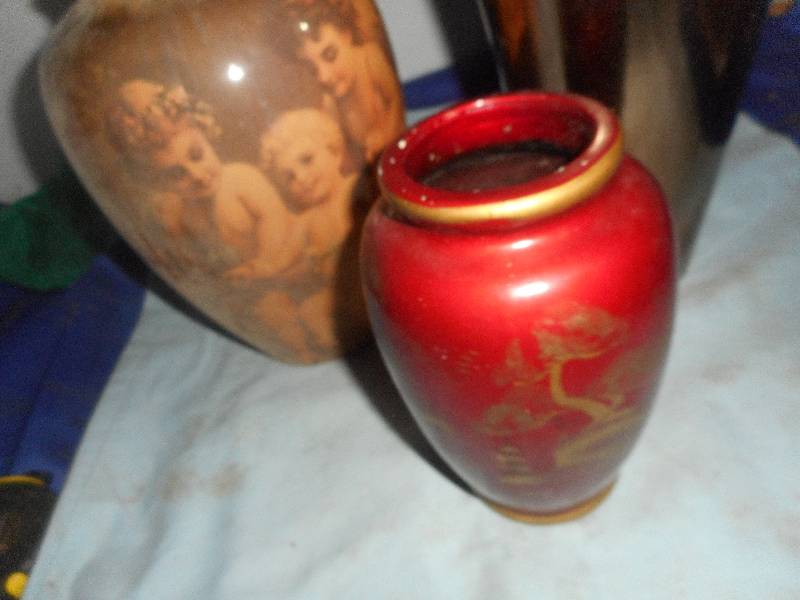 lot 104 image: 3 DECRATIVE VASES