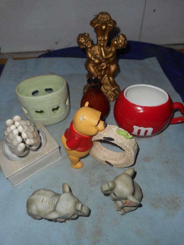 lot 105 image: GLASS DECORE