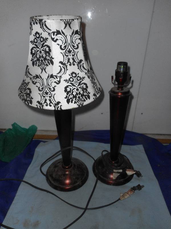 lot 109 image: 2 TABLE LAMPS