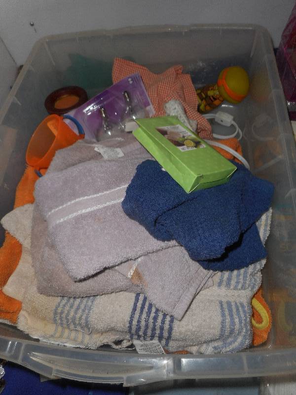 lot 116 image: BATHROOM SUPPLIES