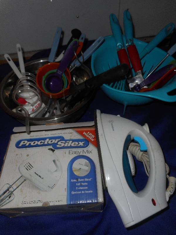 lot 122 image: HOUSEHOLD MISC