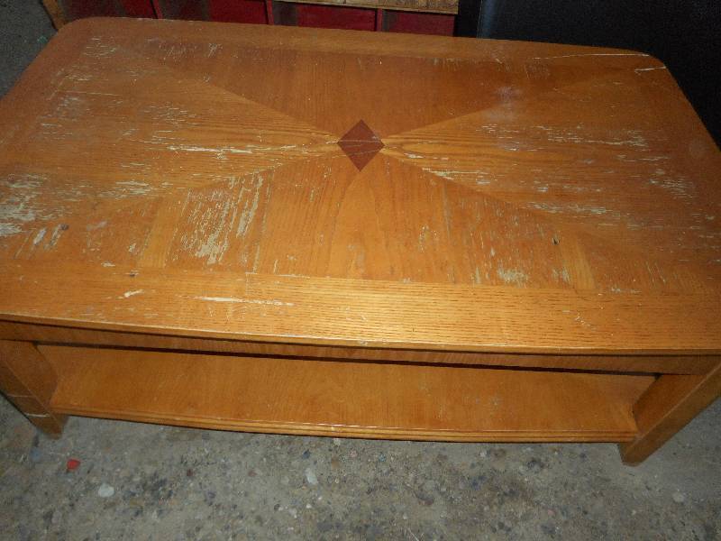 lot 124 image: HEAVY COFFEE TABLE