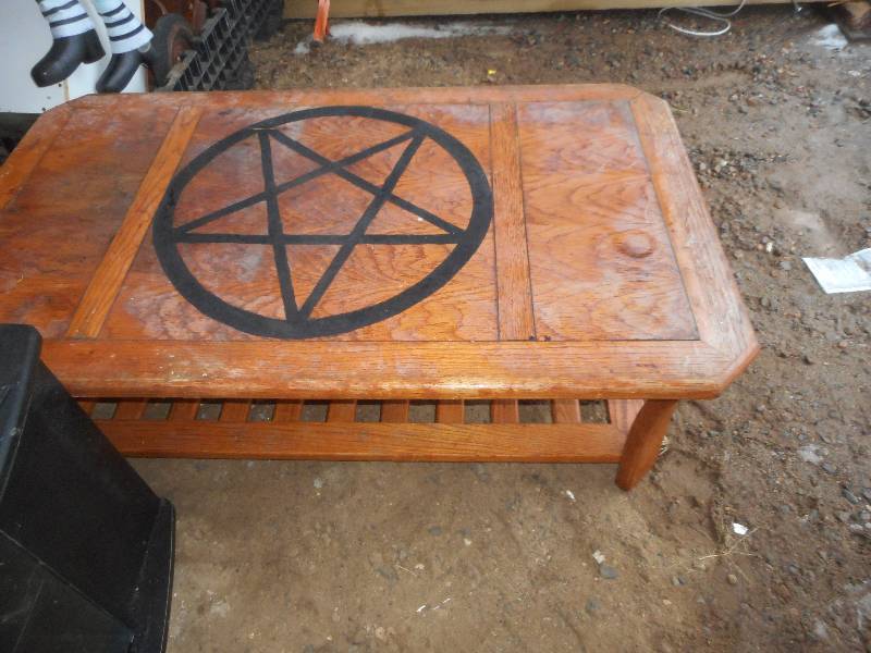 lot 131 image: COFFEE TABLE