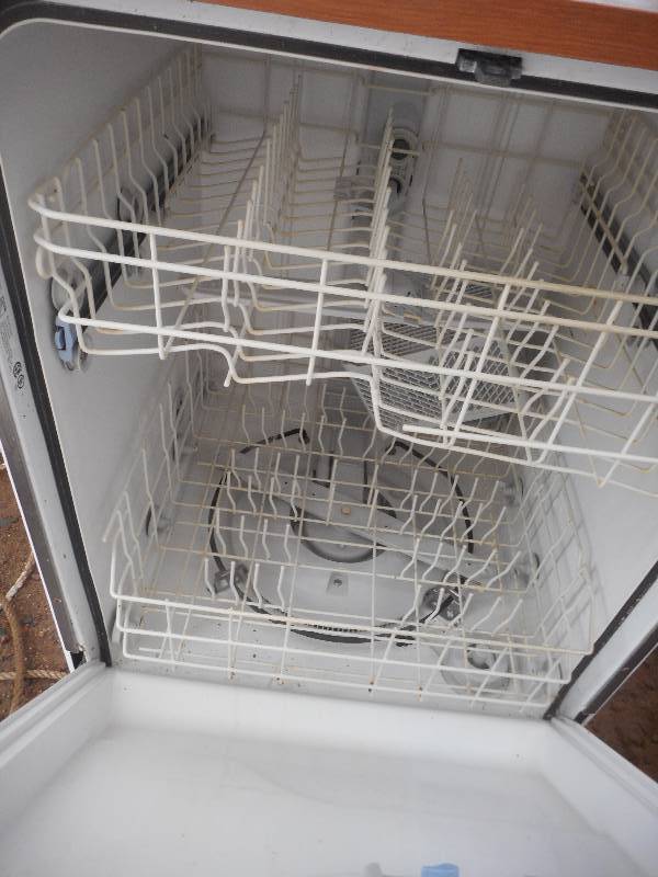 lot 133 image: MAYTAG DISH WASHER