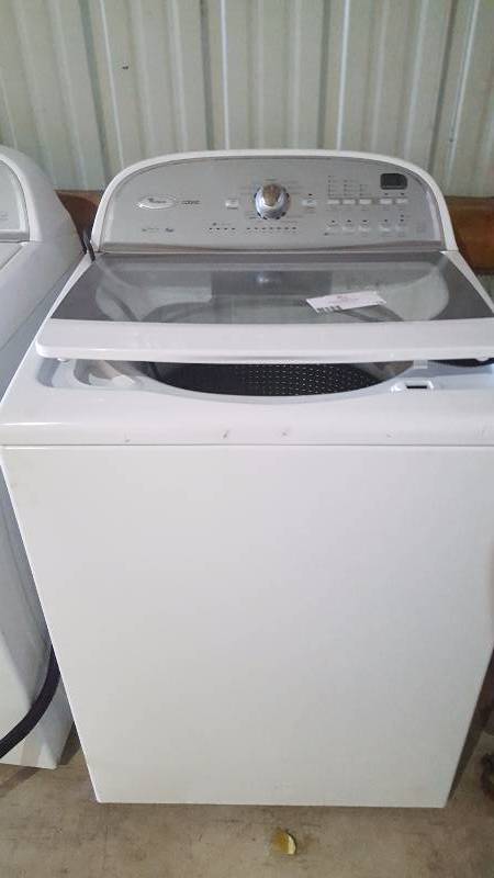 lot 10 image: Whirlpool Cabrio Top Load Washer