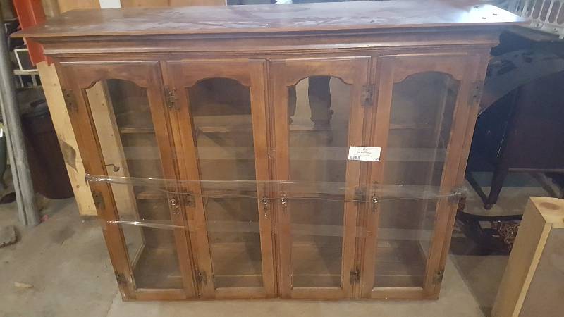 lot 10 image: Top Half of Antique Hutch WGlass Doors