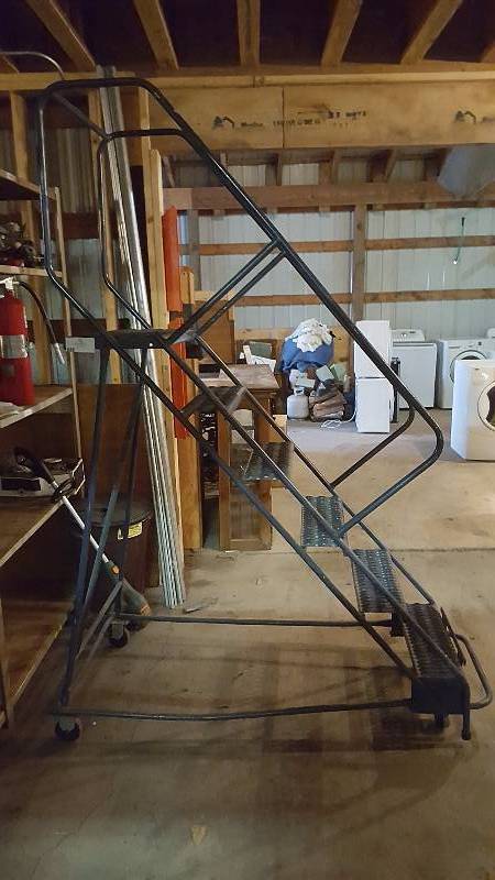 lot 7 image: Rolling Staircase