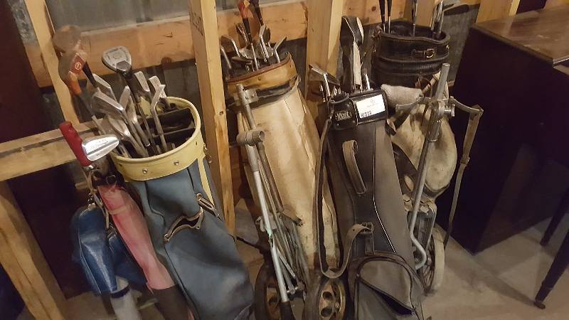 lot 11 image: 4 Sets of Golf Clubs And Bags