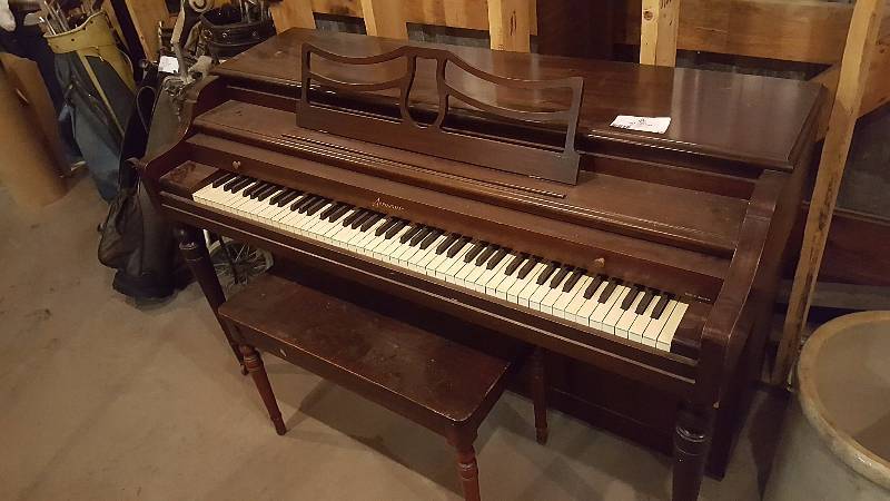 lot 12 image: Aerosonic Piano