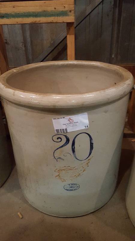 lot 14 image: Red Wing Crock