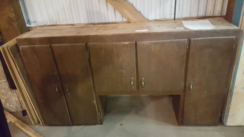 lot 30 image: Wall Cabinets