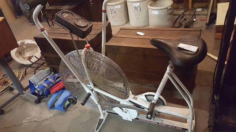lot 29 image: Schwinn Airdyne Excersise Bike