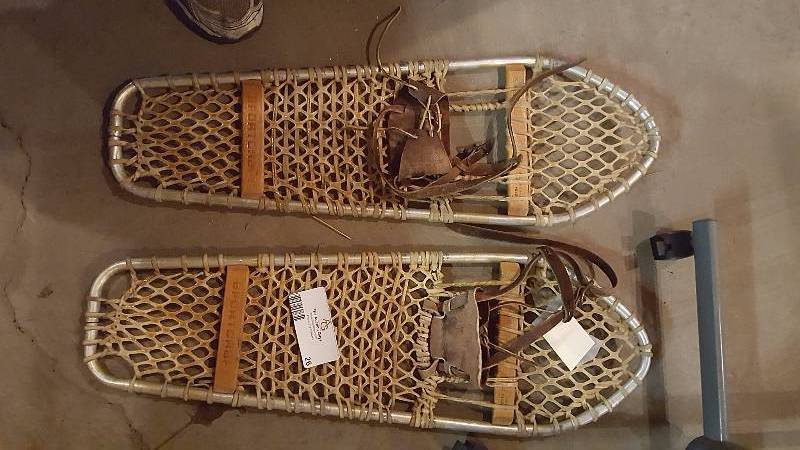 lot 26 image: Snowshoes