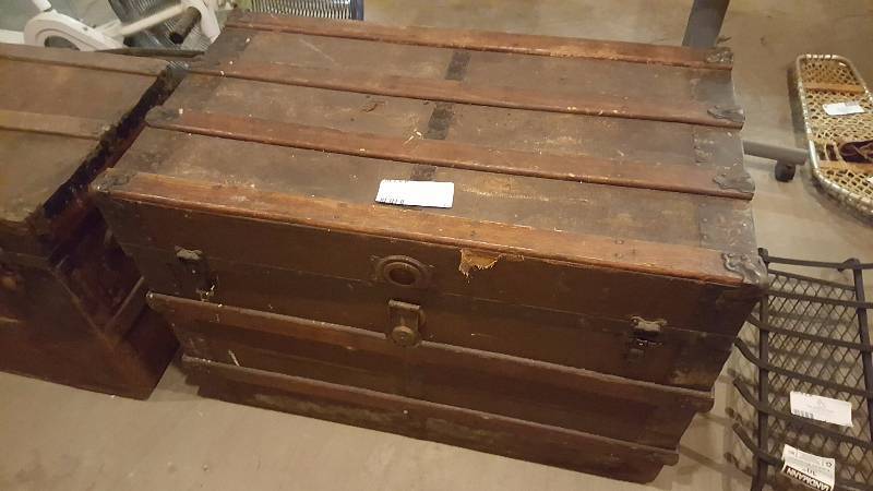 lot 19 image: Antique Trunk