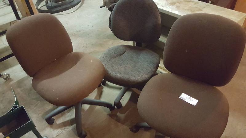 lot 33 image: Office Chairs - qty. 3