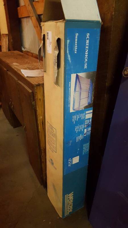 lot 31 image: Wenzel 12x12 Screenhouse